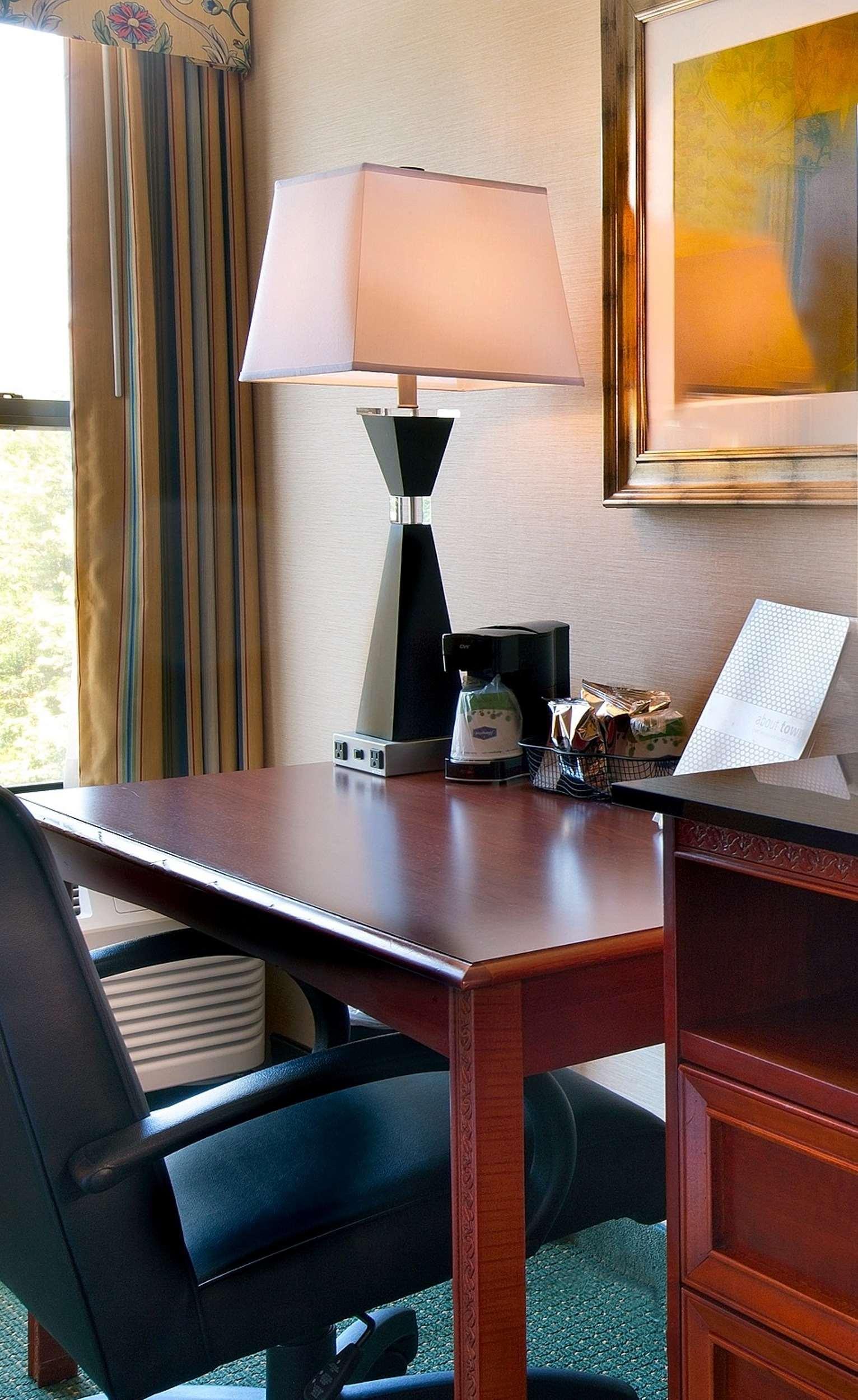 Hampton Inn Alexandria Exteriör bild