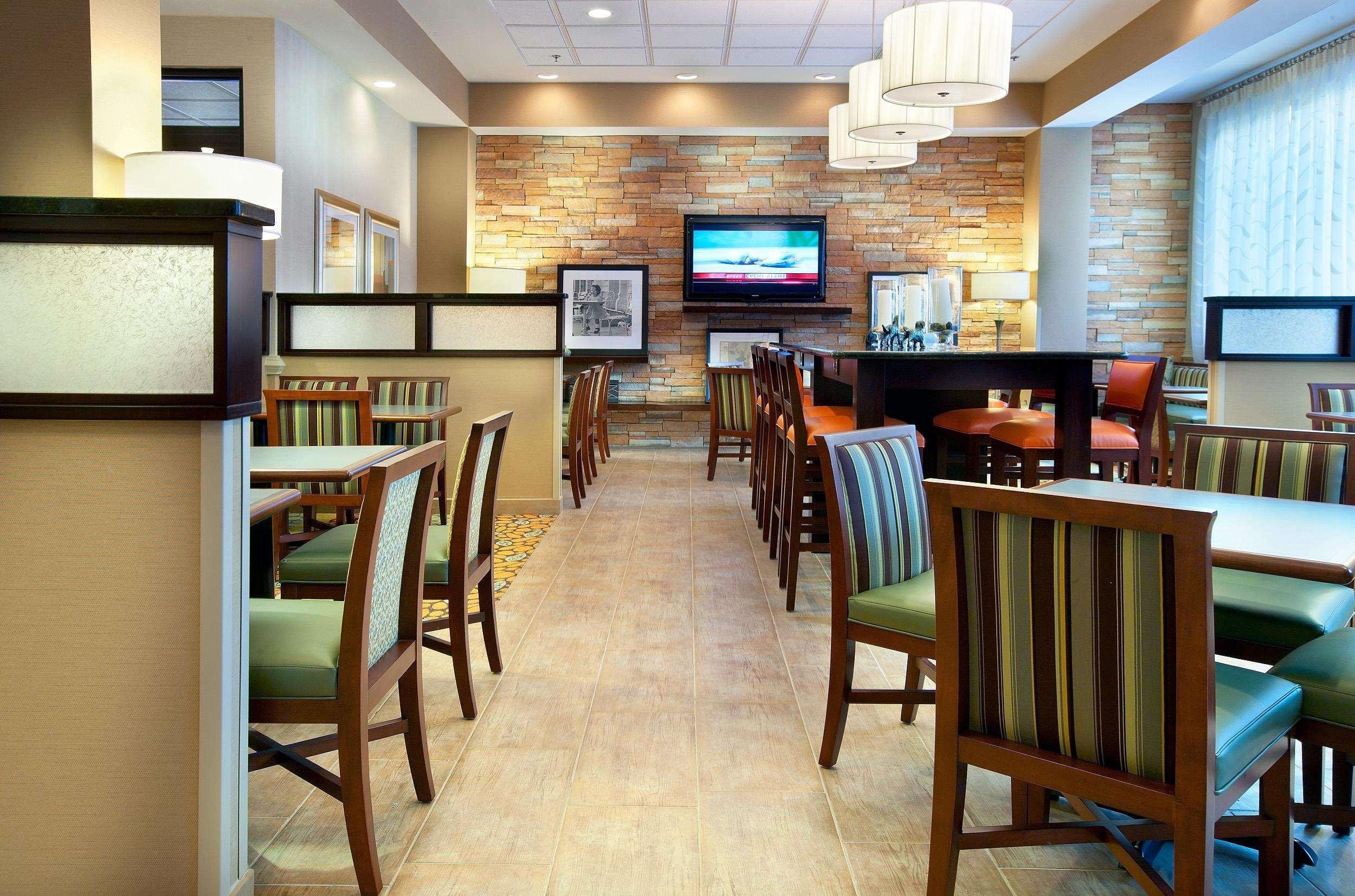 Hampton Inn Alexandria Exteriör bild