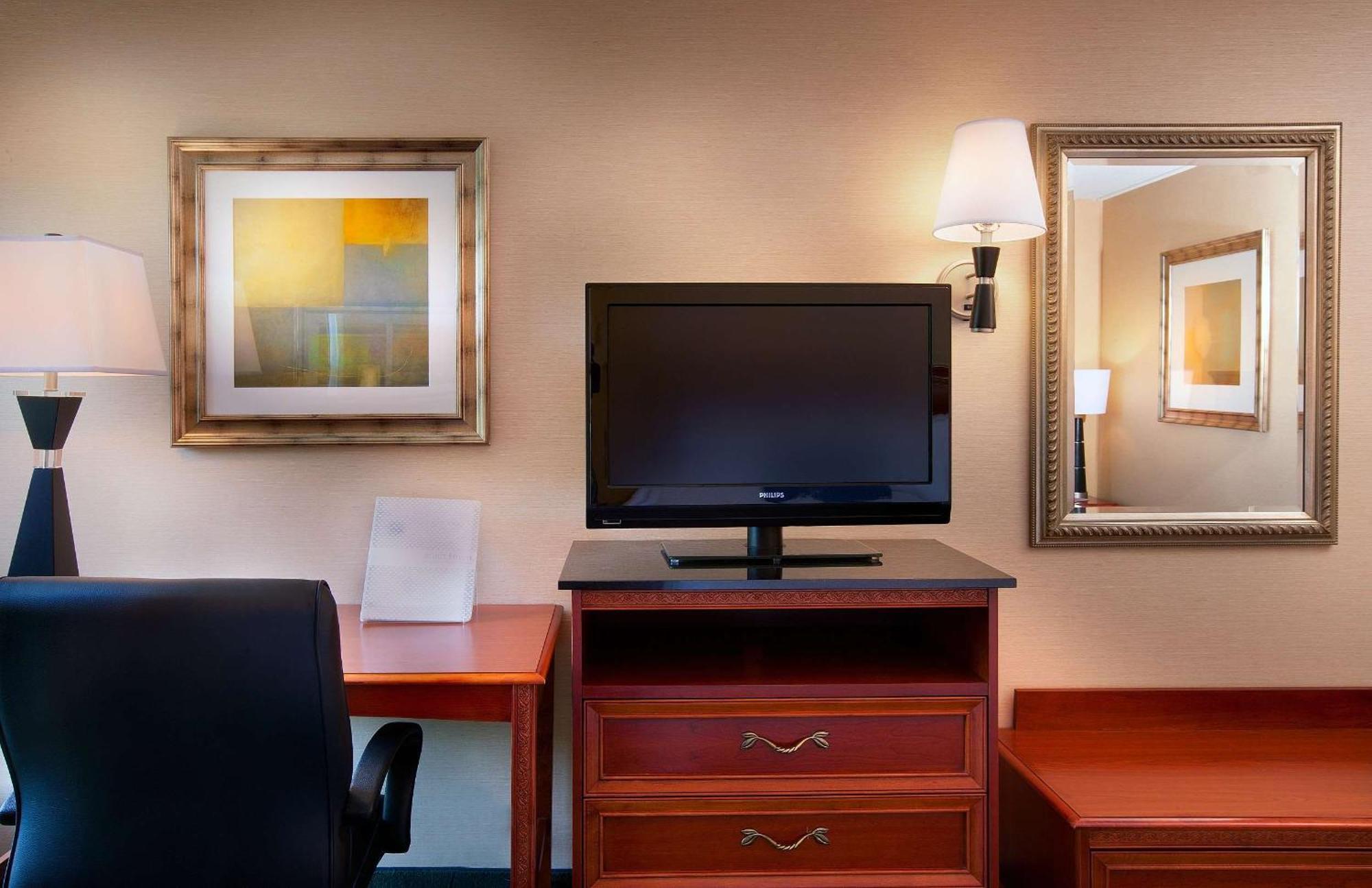 Hampton Inn Alexandria Exteriör bild