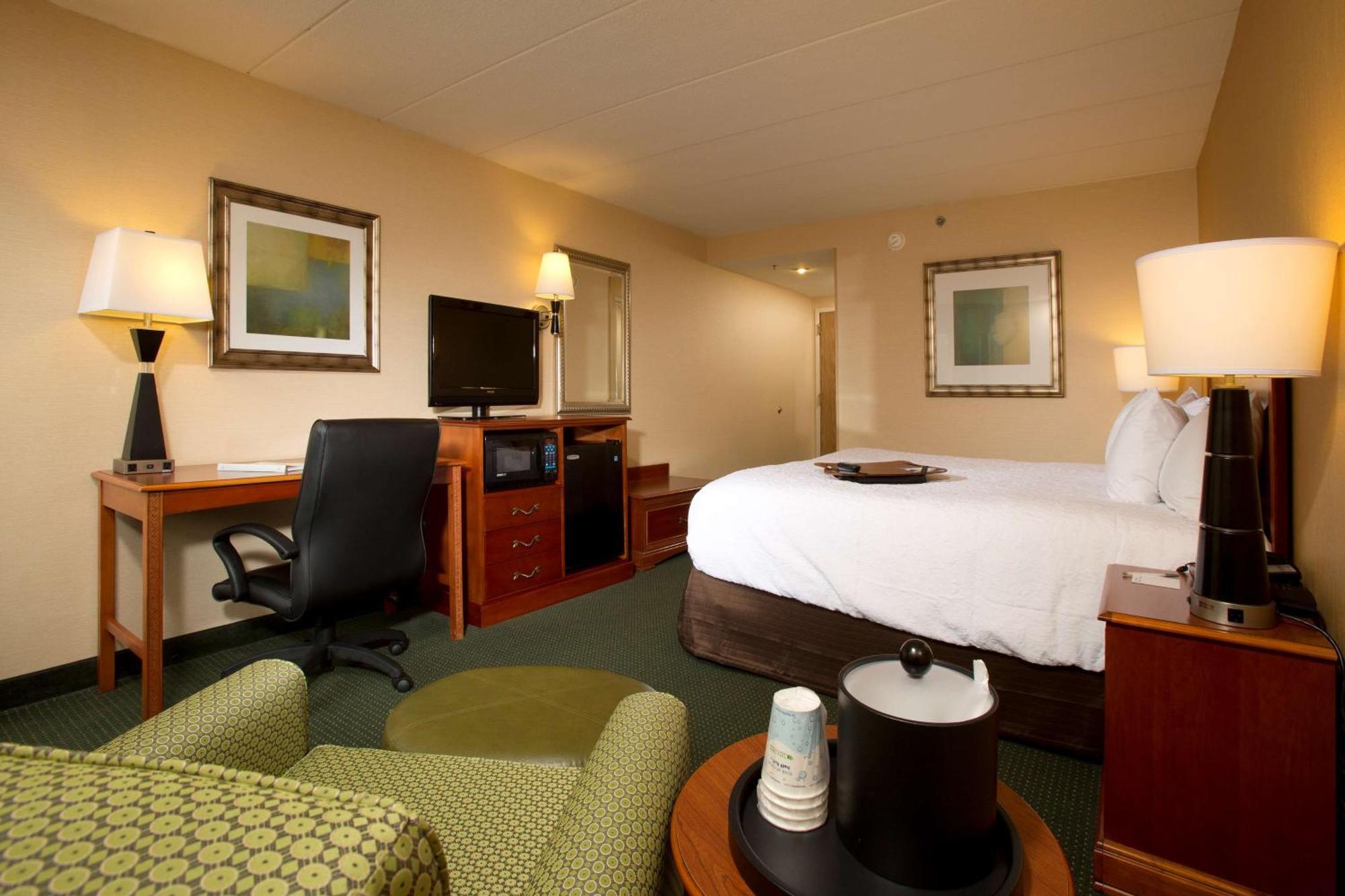 Hampton Inn Alexandria Exteriör bild